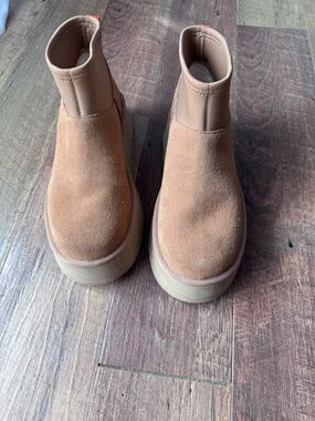 Platform Chelsea Ankle Boots in Light Brown Suede